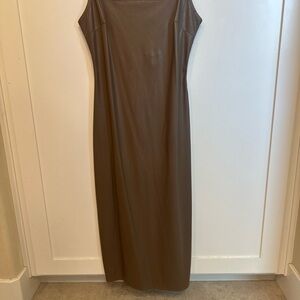Brown/Tan Sleeveless Scoop Neck Sheath Dress
